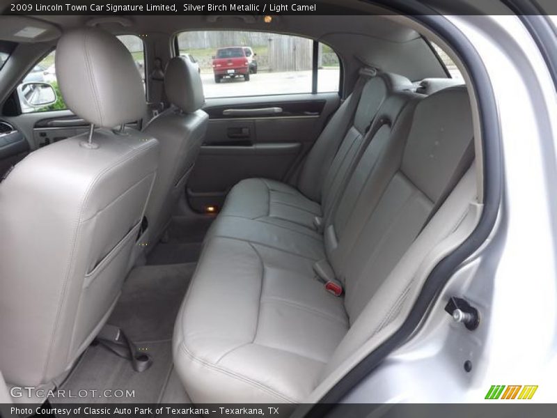 Silver Birch Metallic / Light Camel 2009 Lincoln Town Car Signature Limited