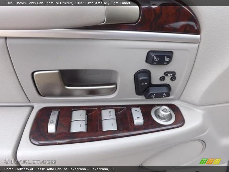 Silver Birch Metallic / Light Camel 2009 Lincoln Town Car Signature Limited