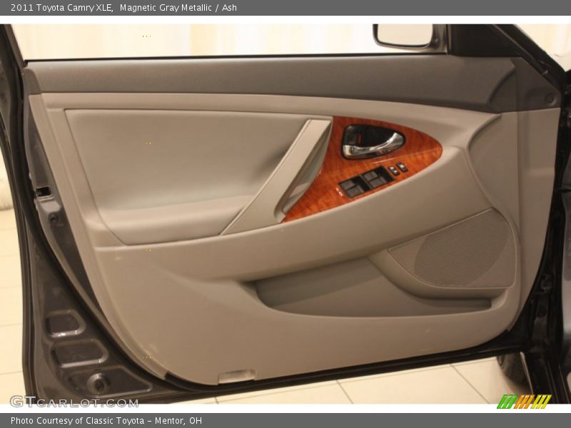 Magnetic Gray Metallic / Ash 2011 Toyota Camry XLE