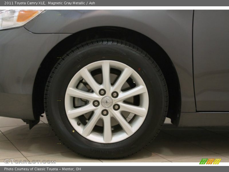 Magnetic Gray Metallic / Ash 2011 Toyota Camry XLE