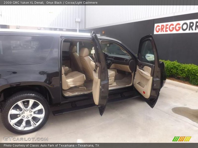 Onyx Black / Cocoa/Light Cashmere 2009 GMC Yukon XL Denali