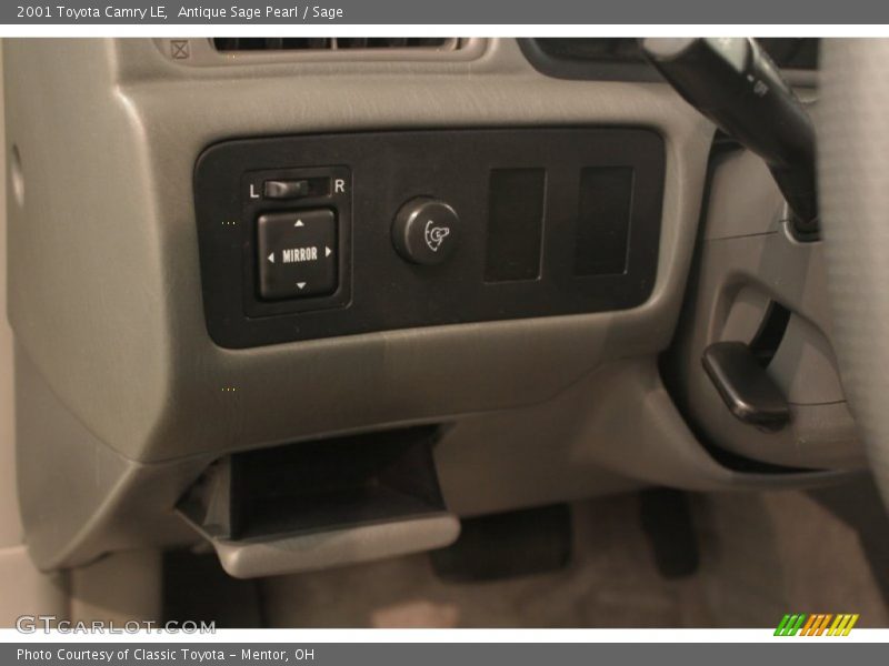 Controls of 2001 Camry LE