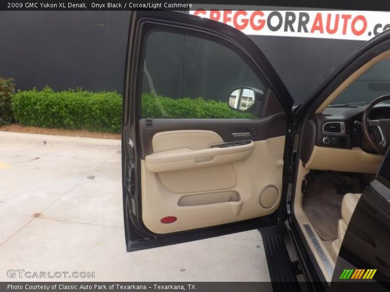 Onyx Black / Cocoa/Light Cashmere 2009 GMC Yukon XL Denali