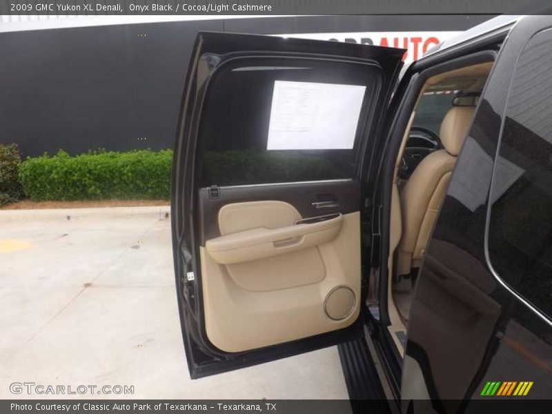 Onyx Black / Cocoa/Light Cashmere 2009 GMC Yukon XL Denali