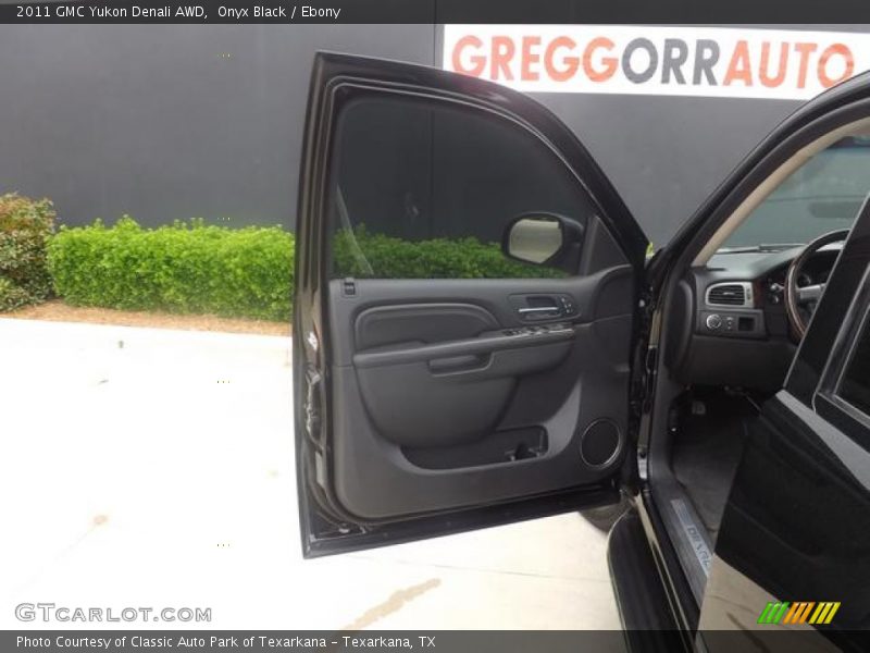 Onyx Black / Ebony 2011 GMC Yukon Denali AWD