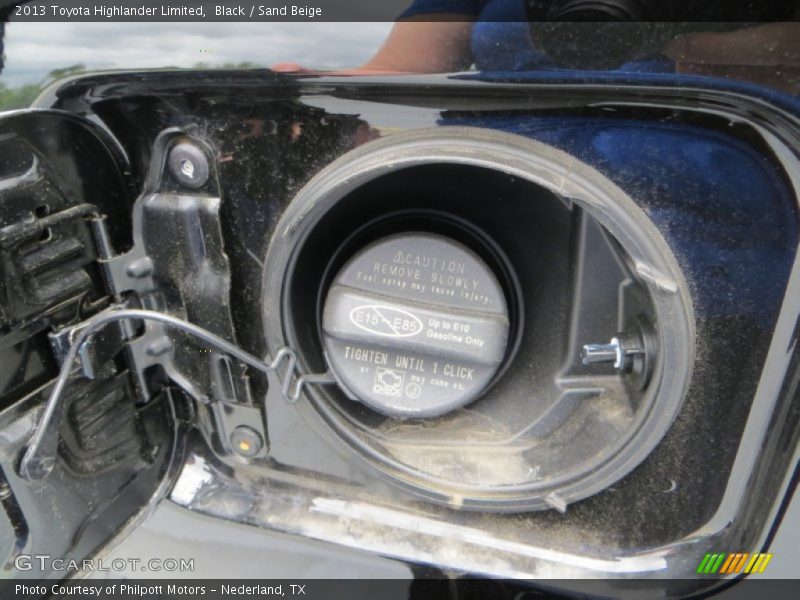 Black / Sand Beige 2013 Toyota Highlander Limited