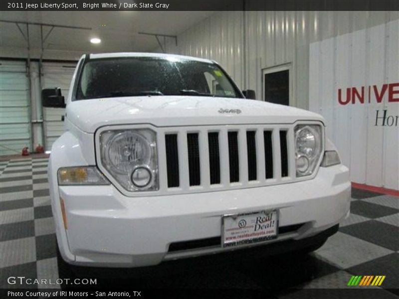 Bright White / Dark Slate Gray 2011 Jeep Liberty Sport