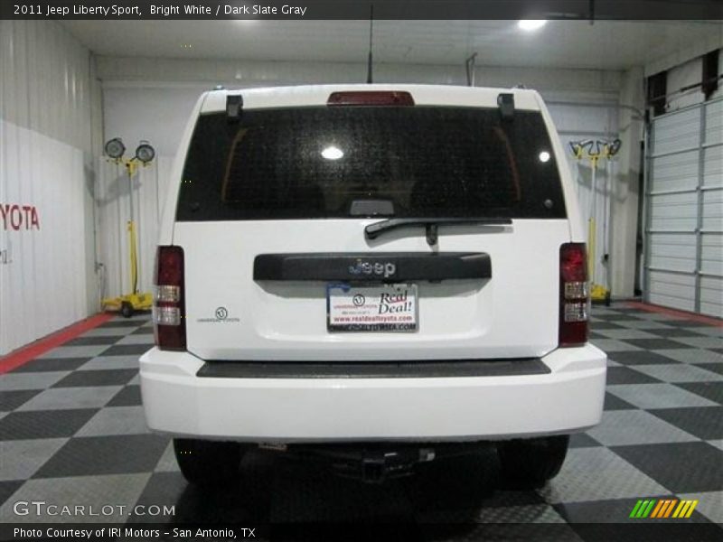 Bright White / Dark Slate Gray 2011 Jeep Liberty Sport