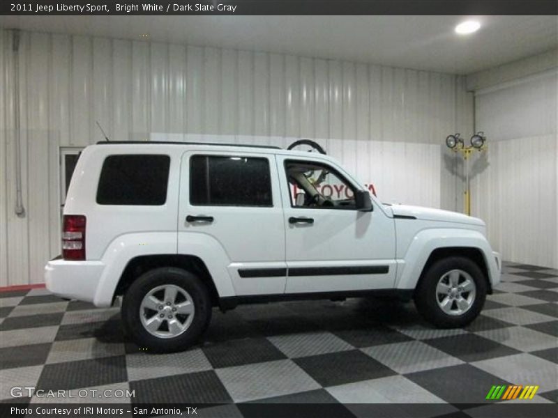 Bright White / Dark Slate Gray 2011 Jeep Liberty Sport
