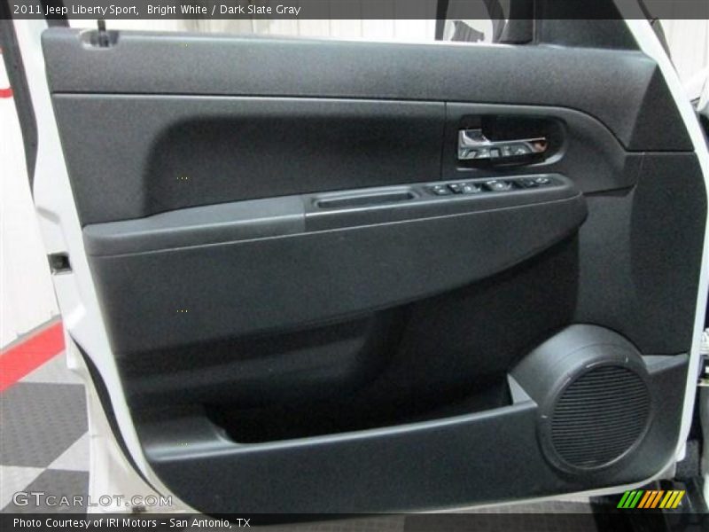 Bright White / Dark Slate Gray 2011 Jeep Liberty Sport