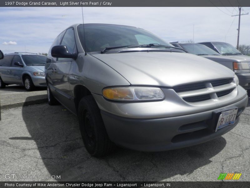 Light Silver Fern Pearl / Gray 1997 Dodge Grand Caravan