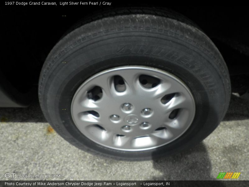 Light Silver Fern Pearl / Gray 1997 Dodge Grand Caravan