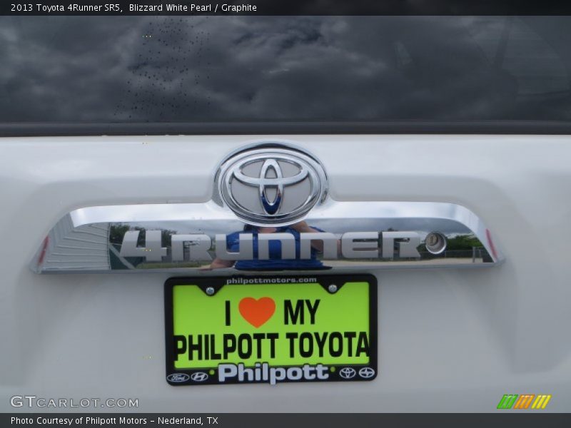 Blizzard White Pearl / Graphite 2013 Toyota 4Runner SR5