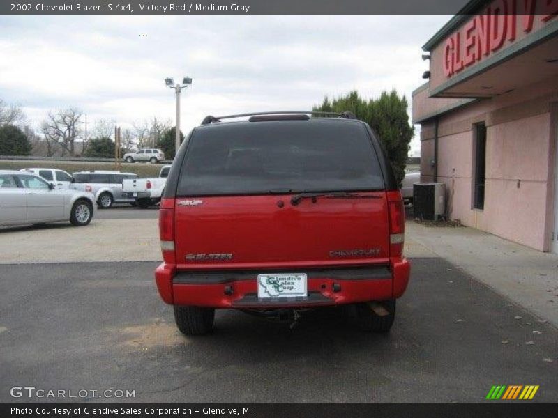 Victory Red / Medium Gray 2002 Chevrolet Blazer LS 4x4