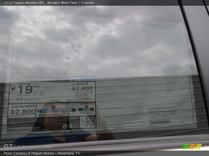 Blizzard White Pearl / Graphite 2013 Toyota 4Runner SR5