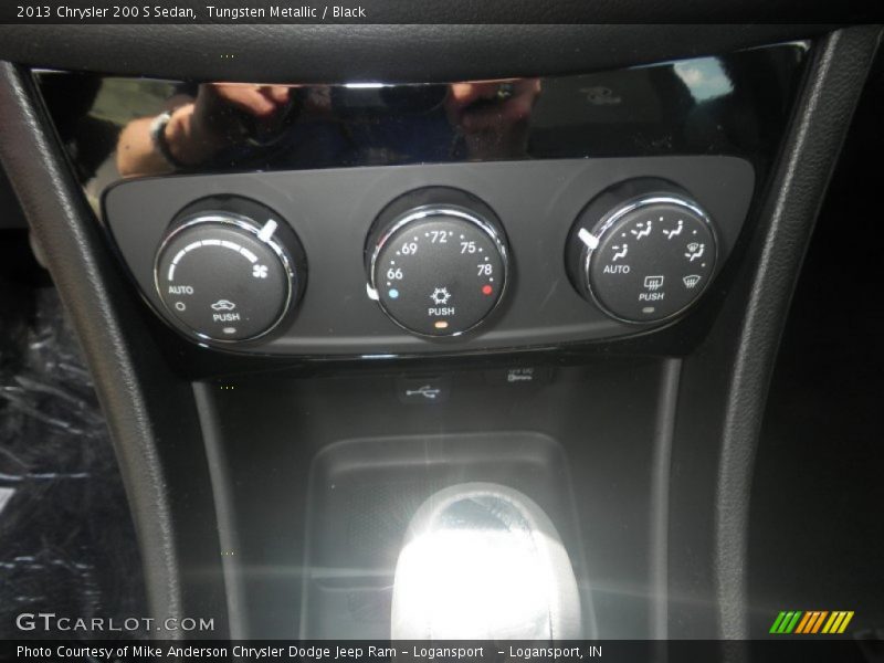 Tungsten Metallic / Black 2013 Chrysler 200 S Sedan