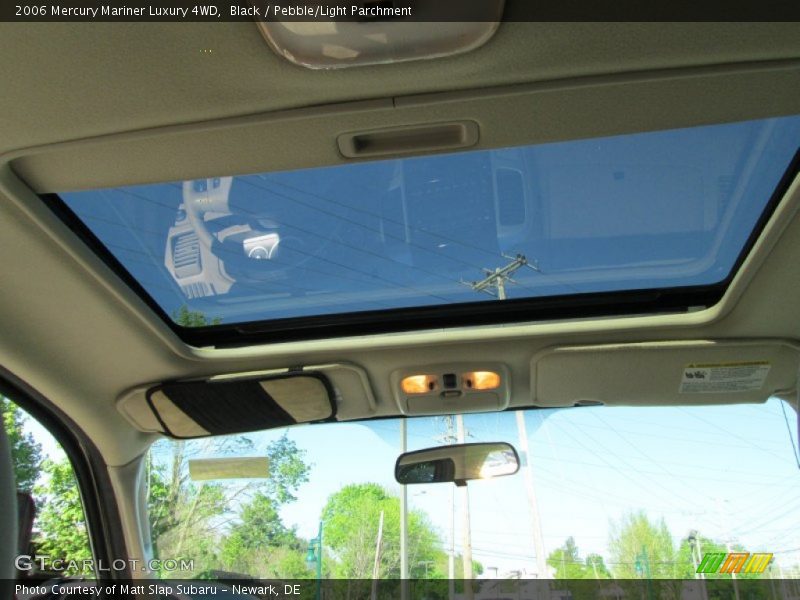 Black / Pebble/Light Parchment 2006 Mercury Mariner Luxury 4WD