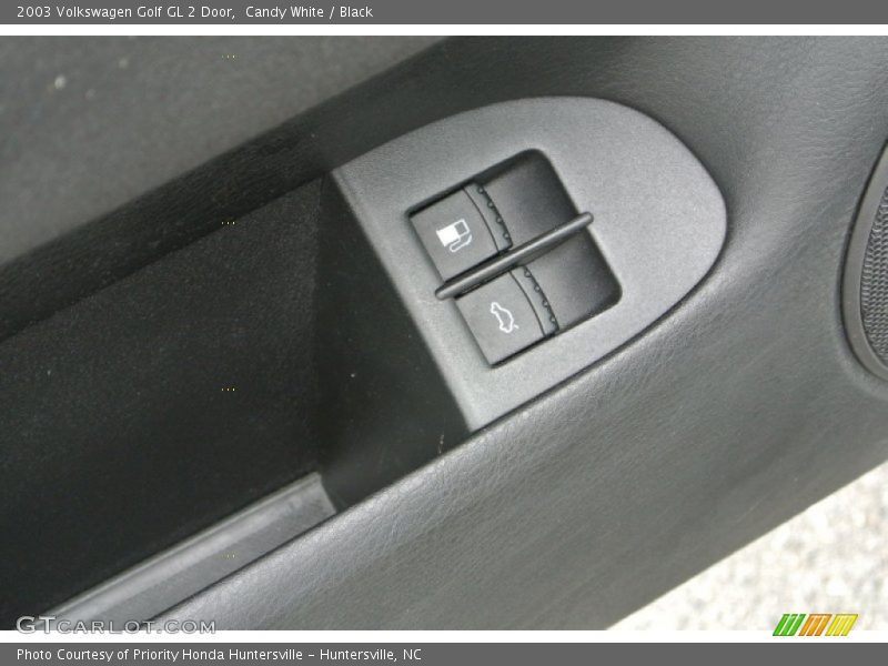 Candy White / Black 2003 Volkswagen Golf GL 2 Door