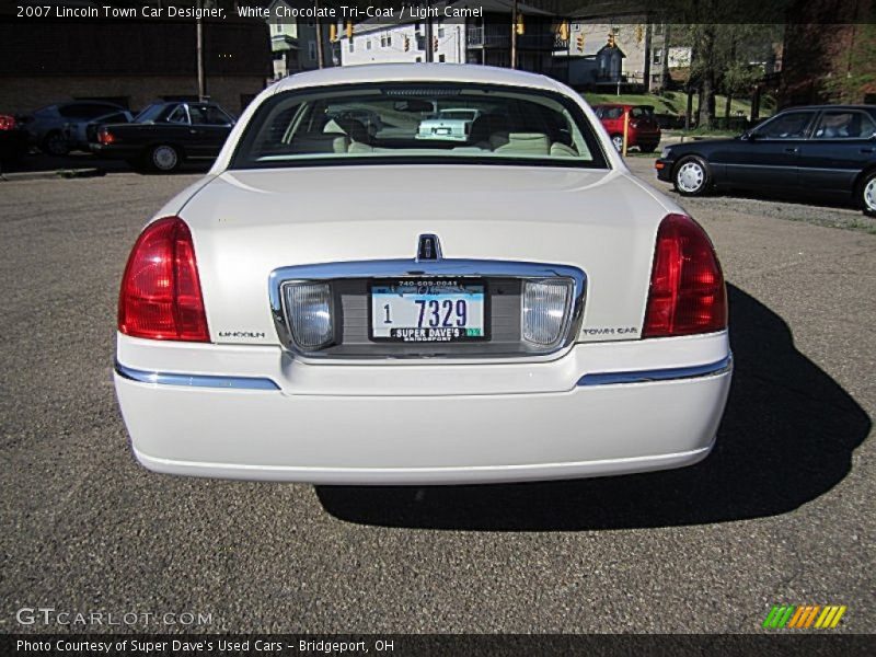 White Chocolate Tri-Coat / Light Camel 2007 Lincoln Town Car Designer