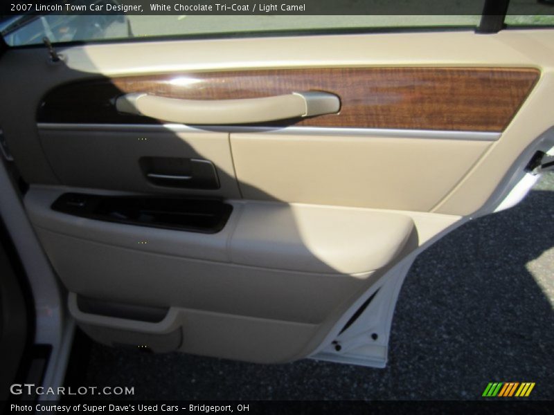 White Chocolate Tri-Coat / Light Camel 2007 Lincoln Town Car Designer