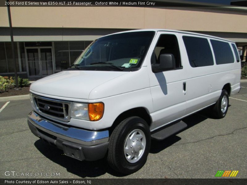 Front 3/4 View of 2006 E Series Van E350 XLT 15 Passenger