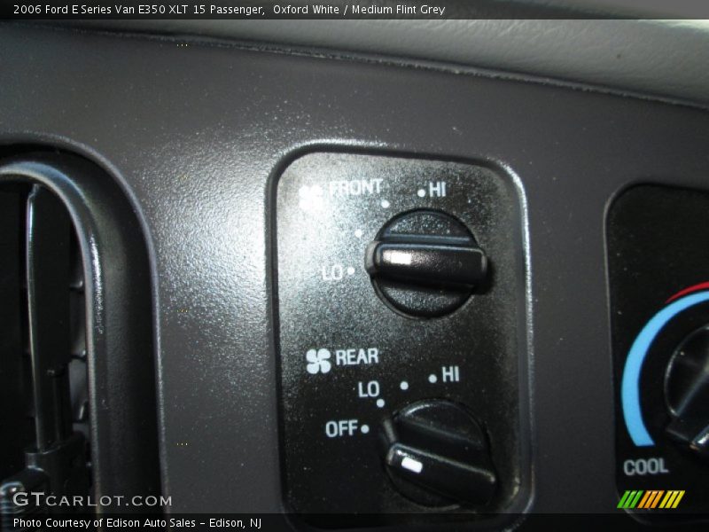 Oxford White / Medium Flint Grey 2006 Ford E Series Van E350 XLT 15 Passenger