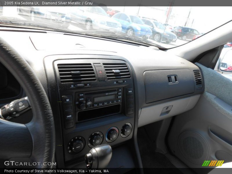 Diamond Silver Metallic / Gray 2005 Kia Sedona LX