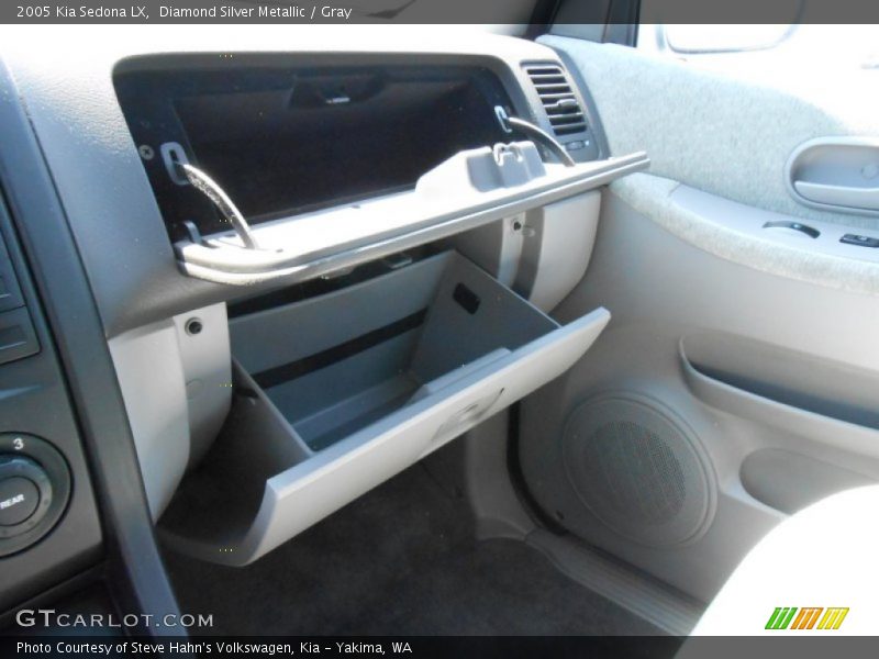 Diamond Silver Metallic / Gray 2005 Kia Sedona LX