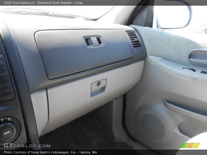 Diamond Silver Metallic / Gray 2005 Kia Sedona LX