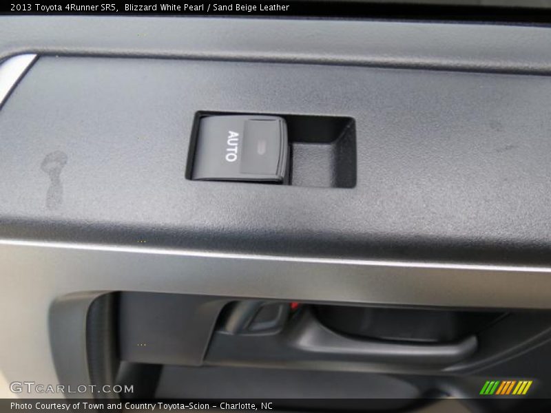 Blizzard White Pearl / Sand Beige Leather 2013 Toyota 4Runner SR5