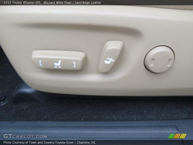 Blizzard White Pearl / Sand Beige Leather 2013 Toyota 4Runner SR5