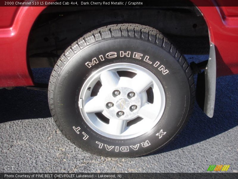 Dark Cherry Red Metallic / Graphite 2000 Chevrolet S10 LS Extended Cab 4x4