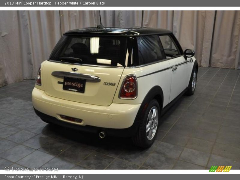 Pepper White / Carbon Black 2013 Mini Cooper Hardtop