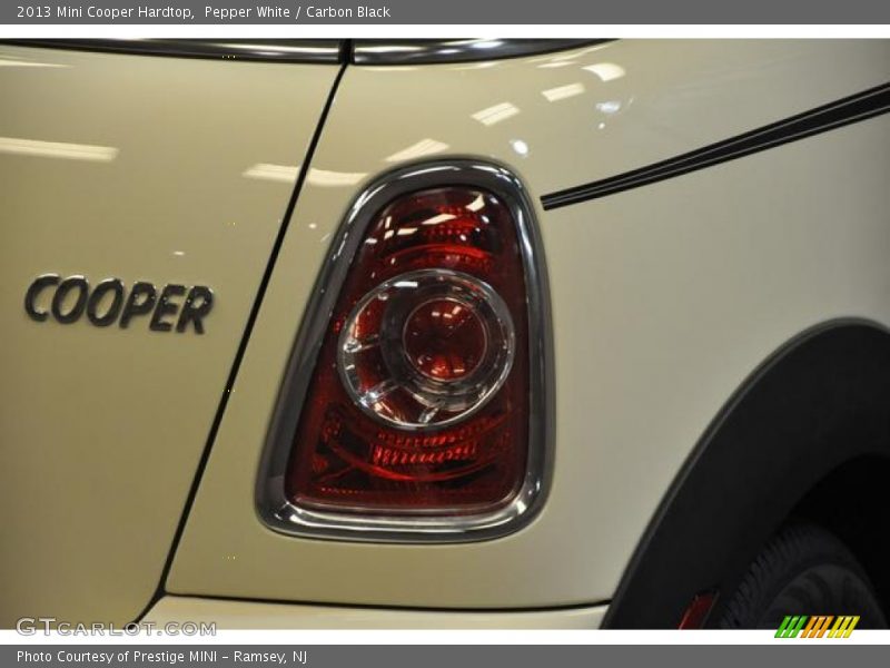 Pepper White / Carbon Black 2013 Mini Cooper Hardtop