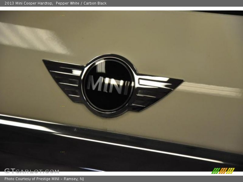Pepper White / Carbon Black 2013 Mini Cooper Hardtop