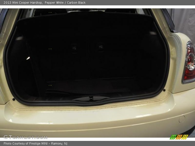Pepper White / Carbon Black 2013 Mini Cooper Hardtop