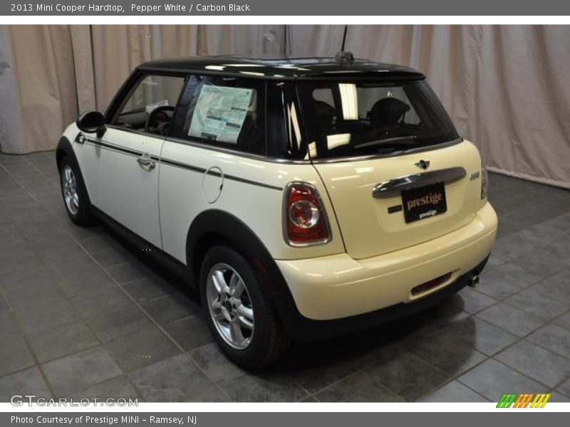 Pepper White / Carbon Black 2013 Mini Cooper Hardtop
