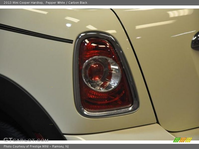 Pepper White / Carbon Black 2013 Mini Cooper Hardtop