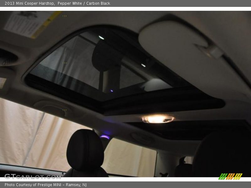 Pepper White / Carbon Black 2013 Mini Cooper Hardtop