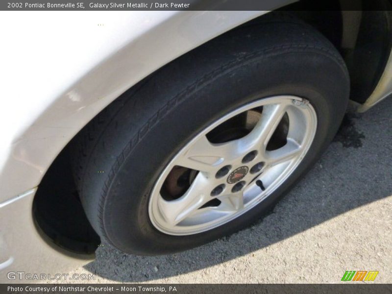 Galaxy Silver Metallic / Dark Pewter 2002 Pontiac Bonneville SE