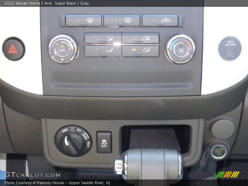 Super Black / Gray 2012 Nissan Xterra S 4x4