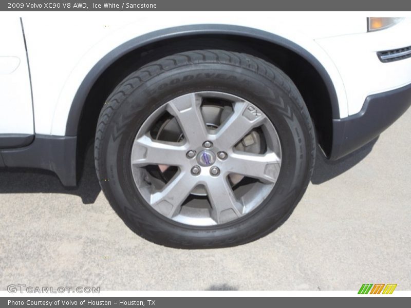 Ice White / Sandstone 2009 Volvo XC90 V8 AWD