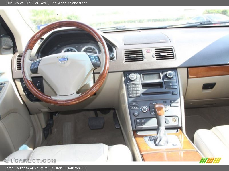 Dashboard of 2009 XC90 V8 AWD