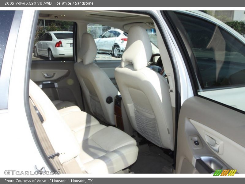 Ice White / Sandstone 2009 Volvo XC90 V8 AWD