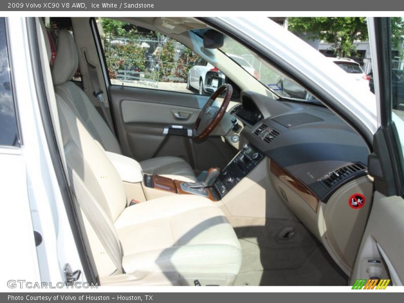 Ice White / Sandstone 2009 Volvo XC90 V8 AWD