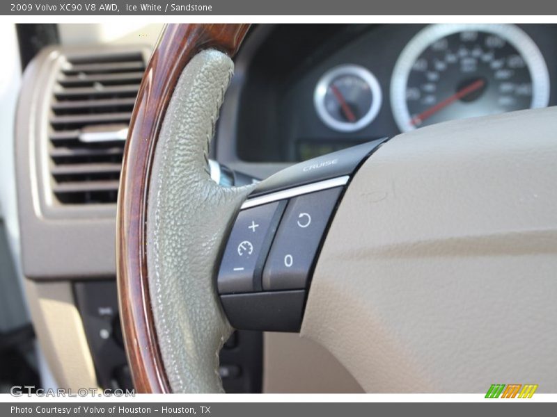 Ice White / Sandstone 2009 Volvo XC90 V8 AWD