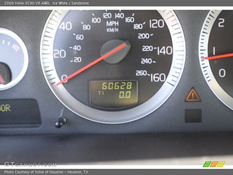 Ice White / Sandstone 2009 Volvo XC90 V8 AWD