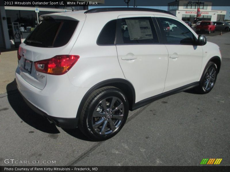 White Pearl / Black 2013 Mitsubishi Outlander Sport LE