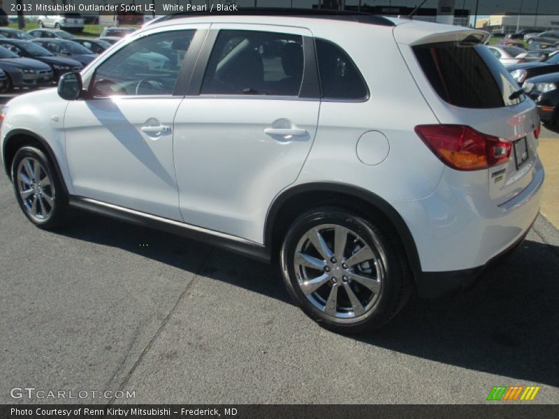 White Pearl / Black 2013 Mitsubishi Outlander Sport LE