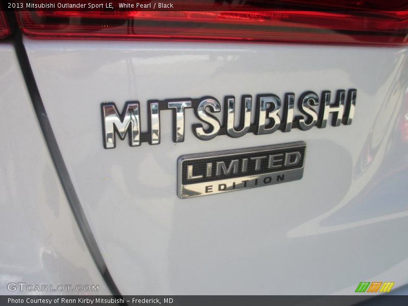 White Pearl / Black 2013 Mitsubishi Outlander Sport LE